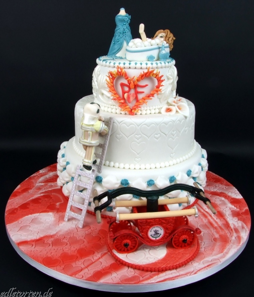 Hochzeitstorte Feuerwehr-Spritzenwagen