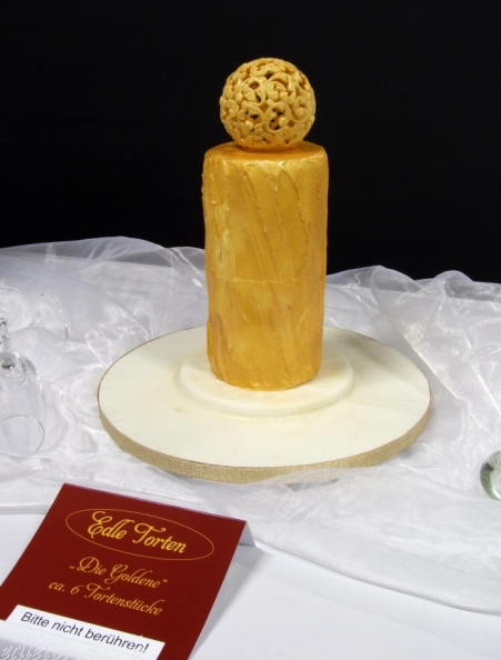 Messe-Dresden-2015-Hochzeitstorte-Golden.jpg